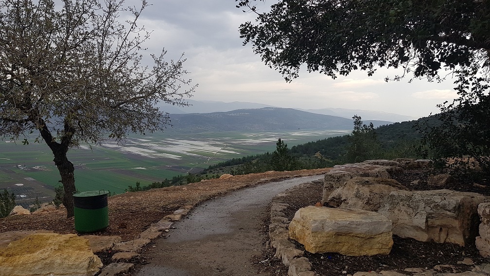 תצפית על בקעת נטופה בדרך נוף הר תורען