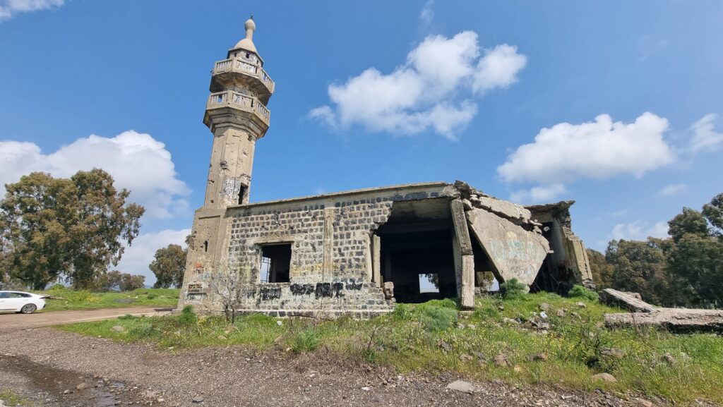 תל ומסגד חושניה