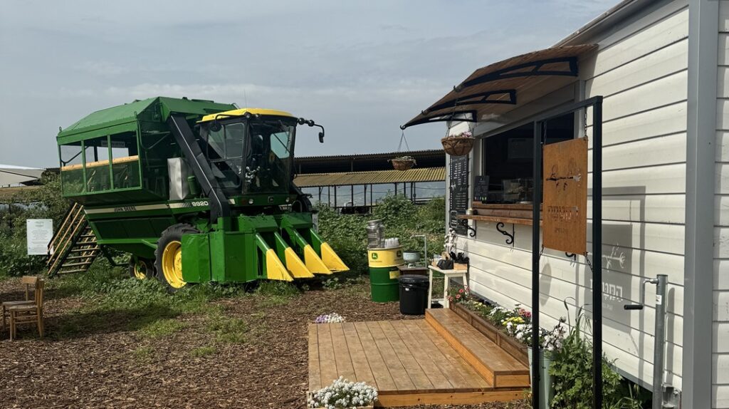 באדיבות: הקטפת: עגלת קפה במושב בית שערים עמק יזרעאל