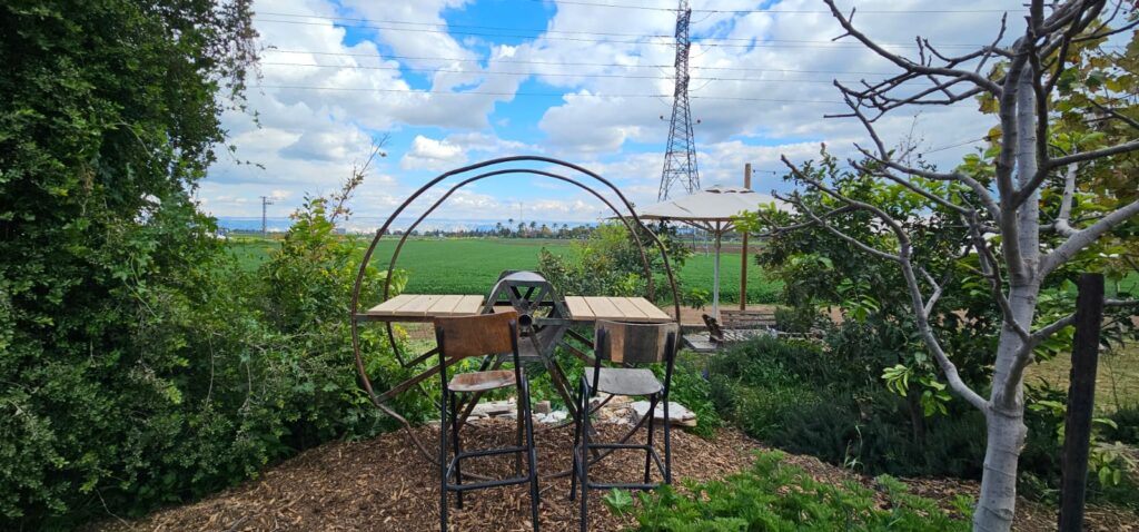 התריס: פוד טראק בשרי משובח אל נוף העמק