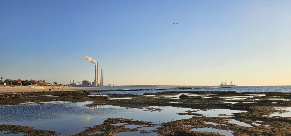 חוף שדות ים: פנינה קסומה במרכז הארץ