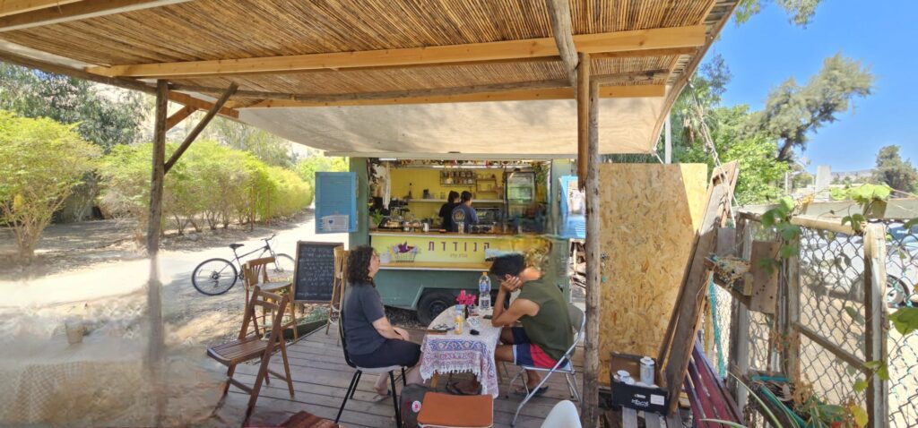 הנודדת: עגלת קפה בבית אלפא