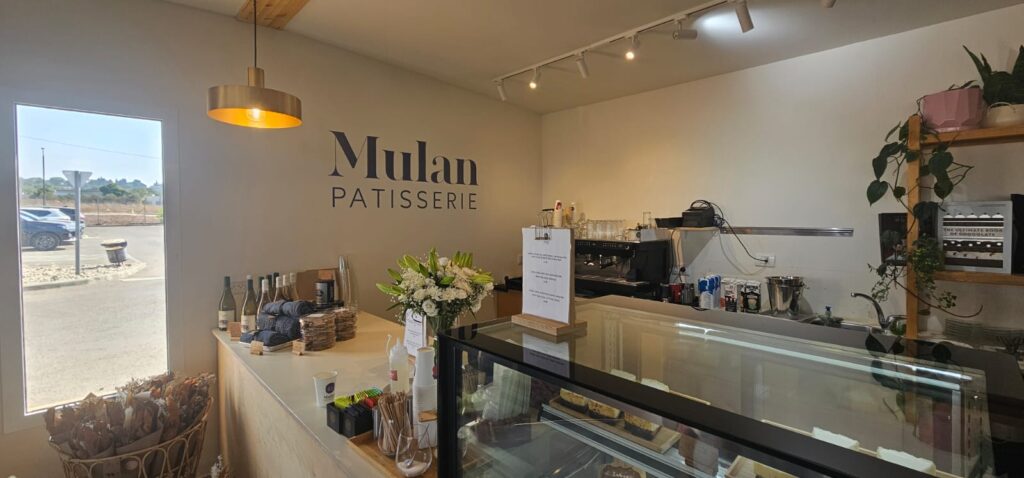 מולאן פטיסרי: בית קפה מול נוף הכנרת בגבעת יואב