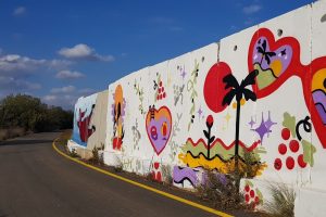 פרויקט "קירות מדברים" בשתולה