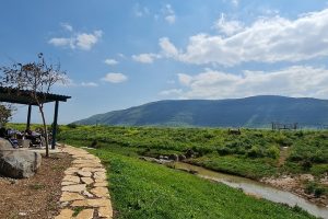 חניון מול הגלבוע – נקודה עצירה בשביל נחל חרוד