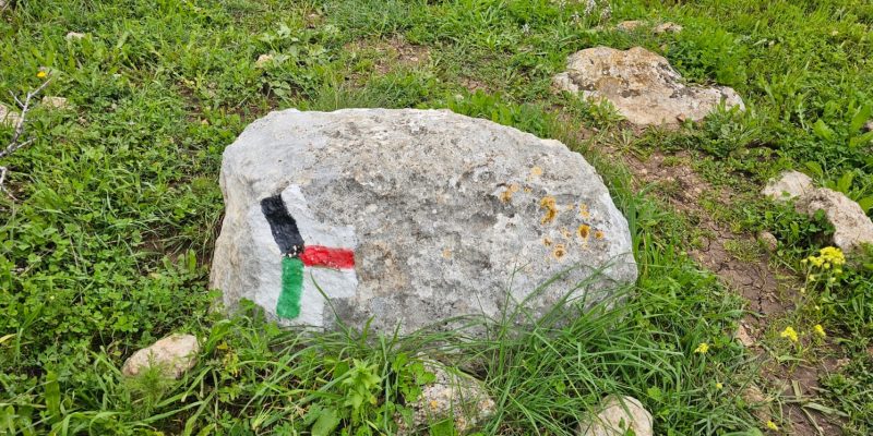 גבעת שר: מסלול פריחה עם נוף ושרידי ארכאולוגיה