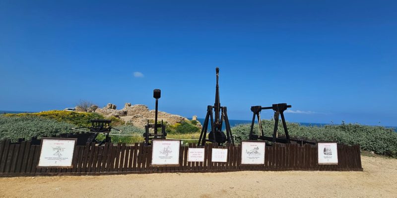 תצוגת כלי המצור גן לאומי אפולוניה