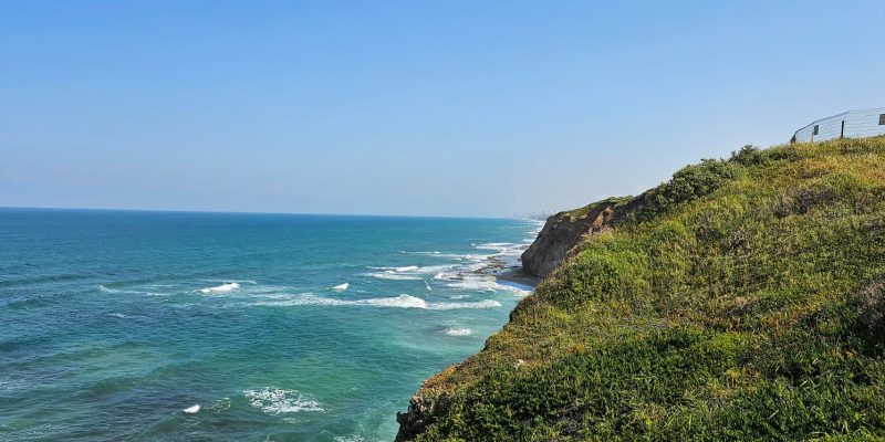 מבט לכיוון צפון קו החוף ורכס הכורכר בגן לאומי אפולוניה