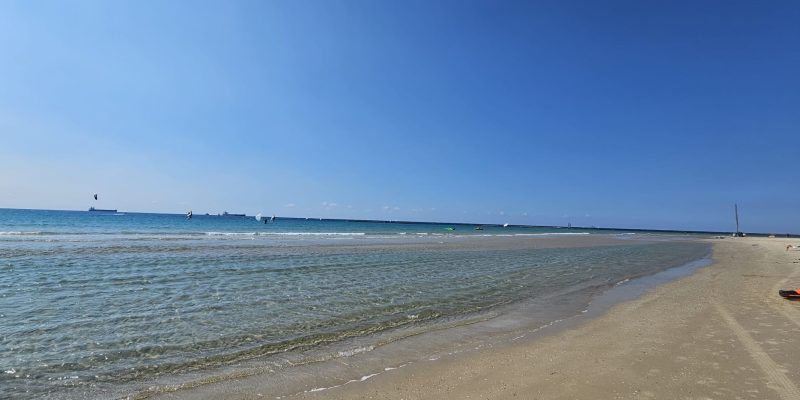 חוף שדות ים: פנינה קסומה במרכז הארץ