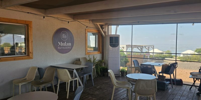 מולאן פטיסרי: בית קפה מול נוף הכנרת בגבעת יואב
