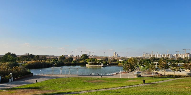 פארק האגם נתיבות