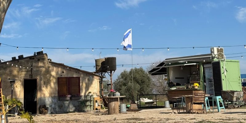 באדיבות: עגלת קפה מויישה קפה בשדה קיבוץ לביא